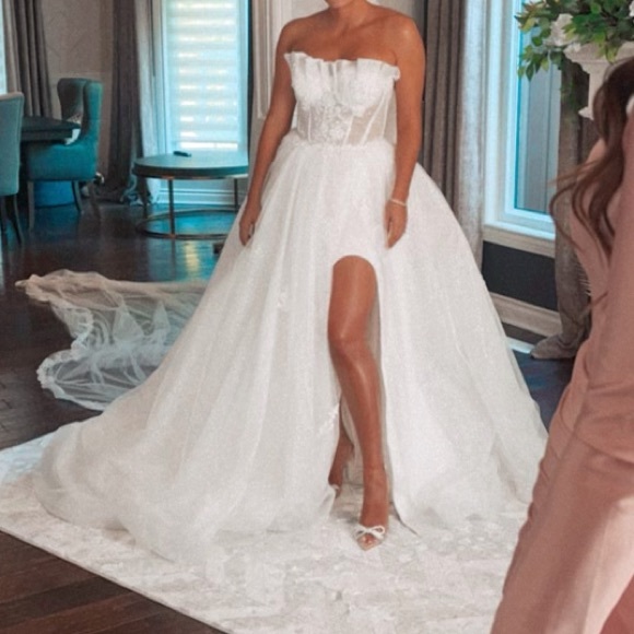 WEDDING DRESS - Picture 4 of 4